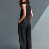 Claudia - Minimalistisk Ærmeløs Hørjumpsuit med Høj Krave og Knapper