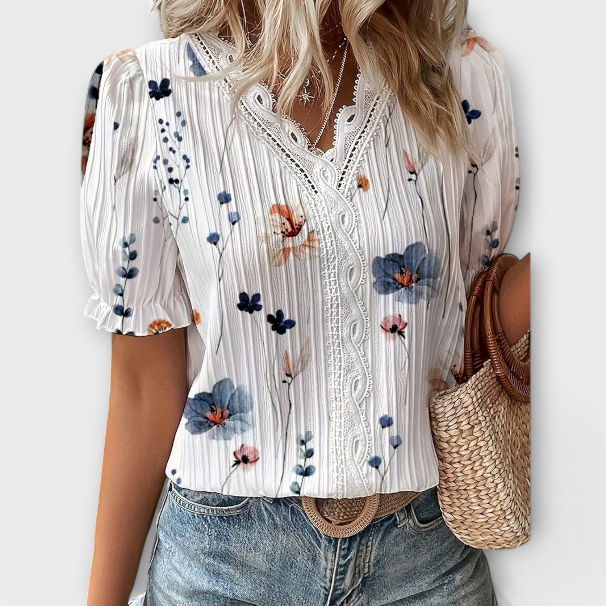 Emily - Moderne Bluse med Spidse Detaljer
